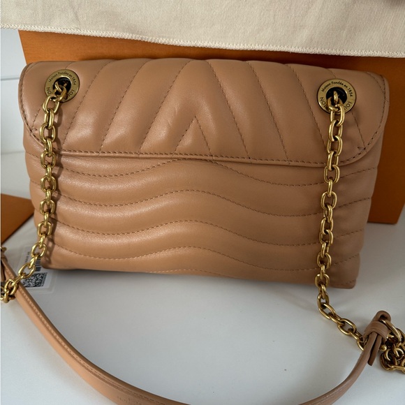 Louis Vuitton new wave chain MM 2022 | tan | like new condition | 100% authentic - Picture 13 of 15